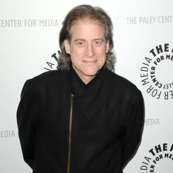 Richard Lewis Announces Stand-Up Comedy Retirement After Parkinson’s Disease Diagnoses
