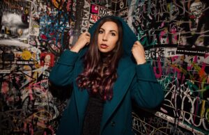 Caitlin Cook “The Writing On The Stall” Announces Off-Broadway Run At SoHo Playhouse